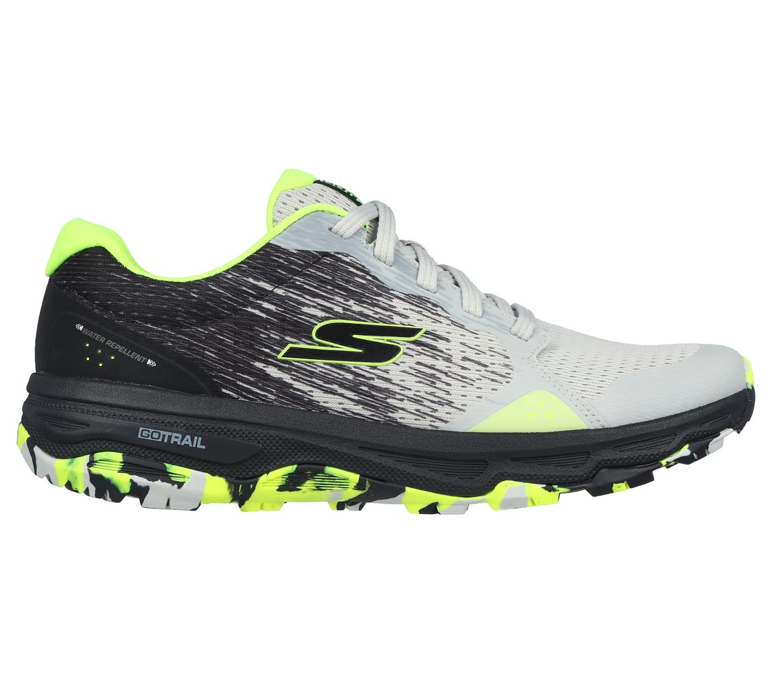 GO RUN TRAIL ALTITUDE-PHANTOM, GREY/LIME Footwear Lateral View