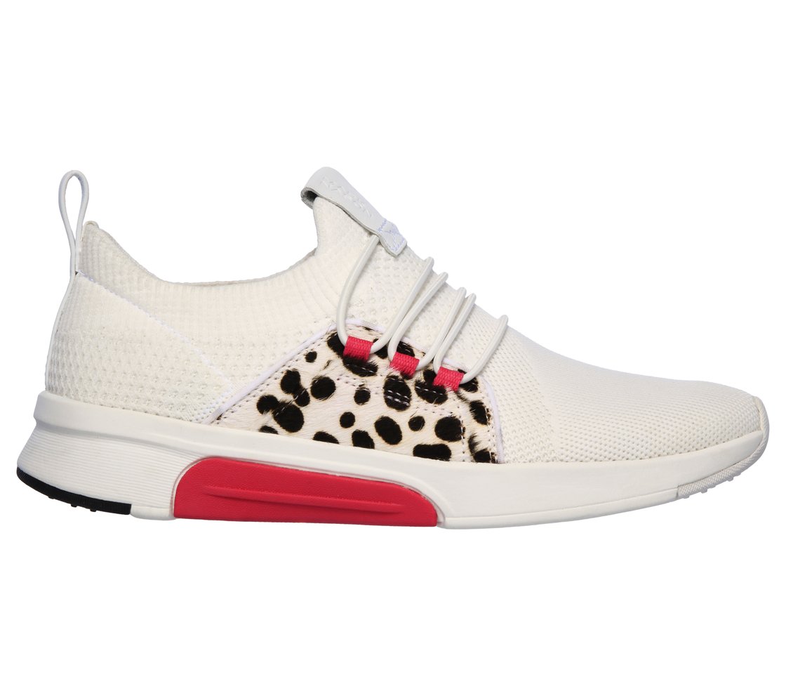 MODERN JOGGER - TRAILS,  Footwear Right View