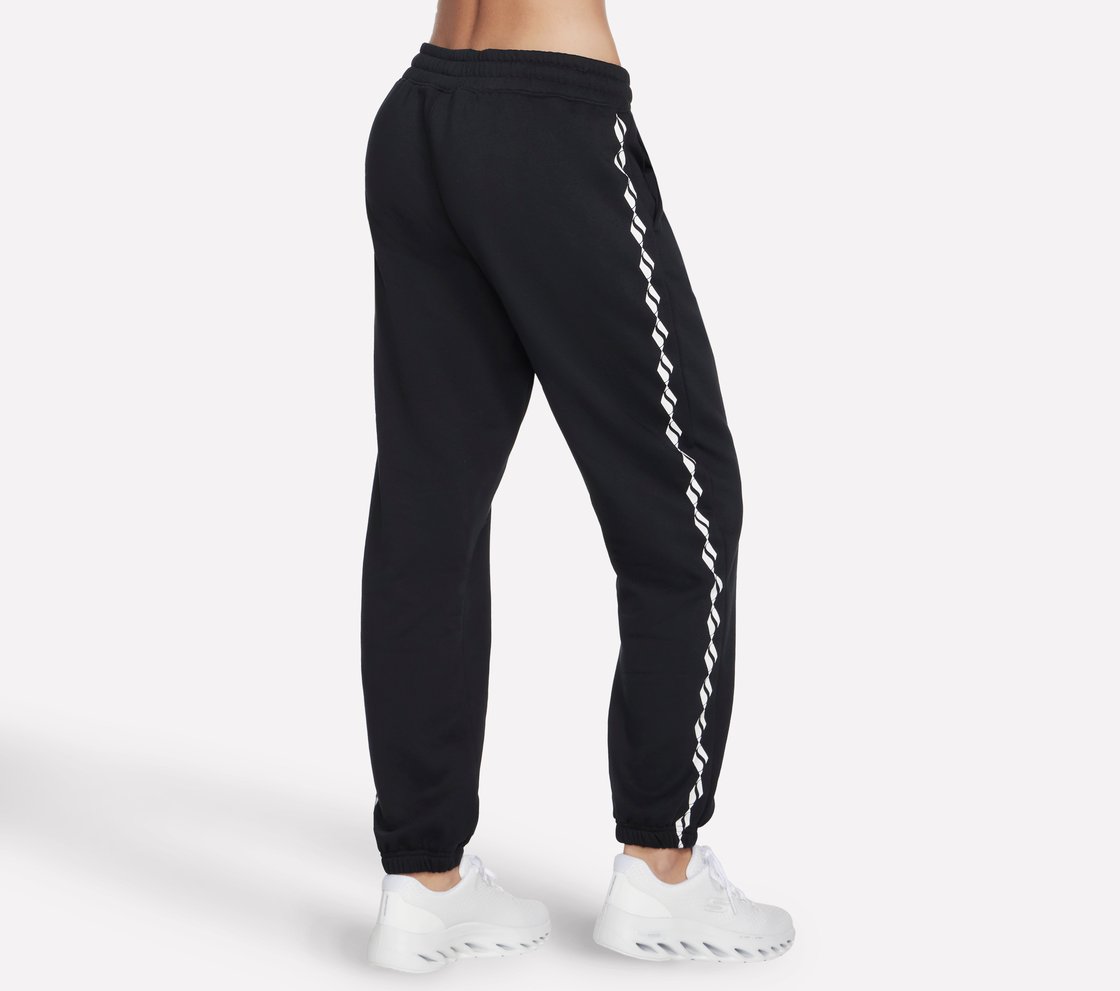 SKECHSWEATS DIAMOND CHAIN JOGGER, BBBBLACK Apparel Top View