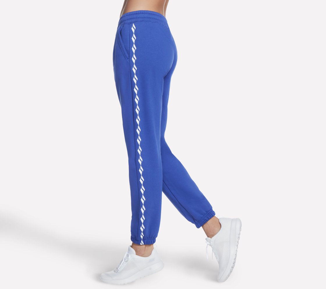 SKECHSWEATS DIAMOND CHAIN JOGGER, GUN METAL/ROYAL Apparel Bottom View