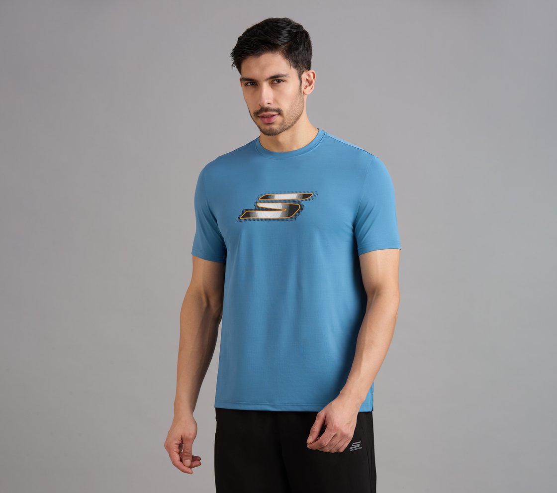SKECHERS NEWSPRINT LOGO TEE, TAUPE/BLUE Apparel Lateral View