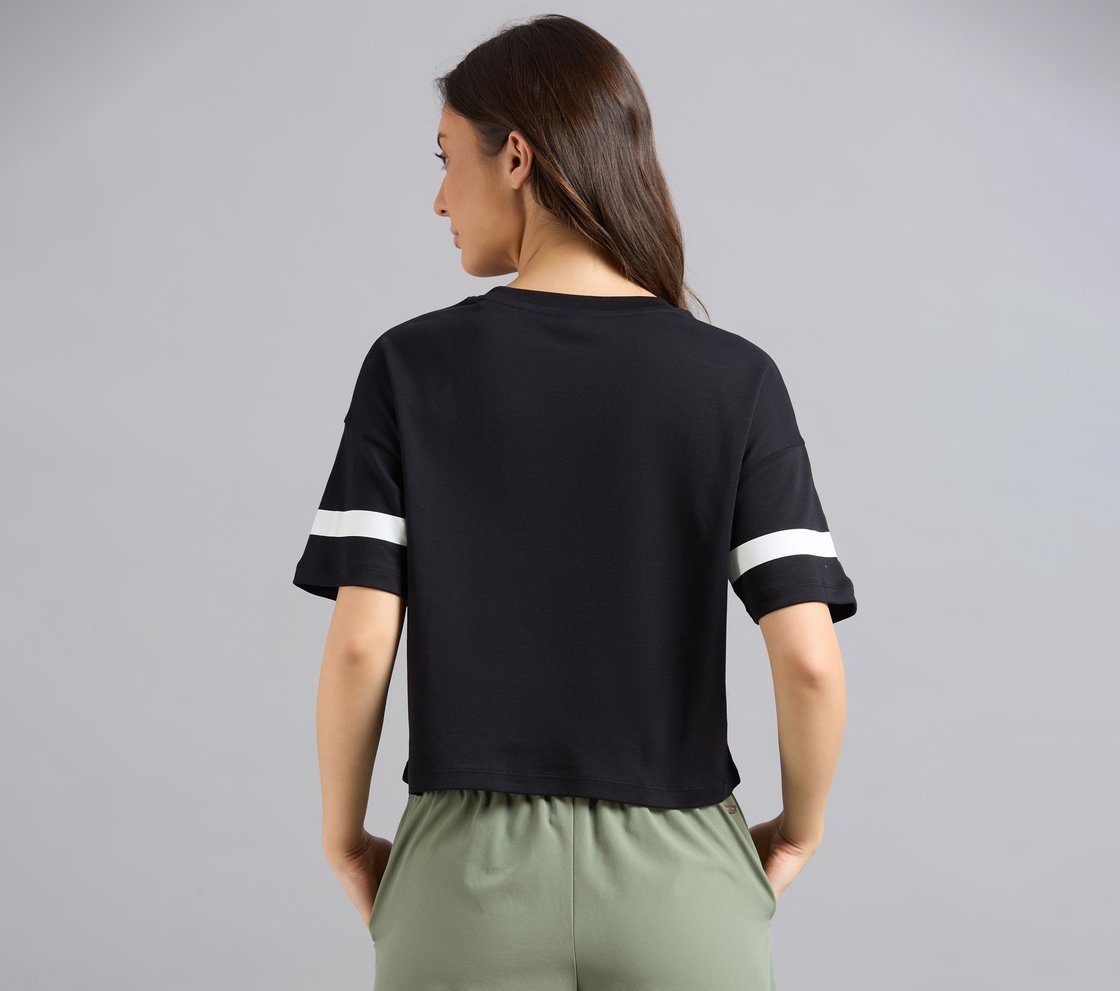 VARSITY PRINT TEE, BLACK