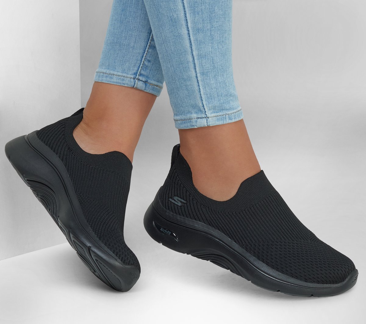 GO WALK Arch Fit 2.0 - Paityn — BLACK