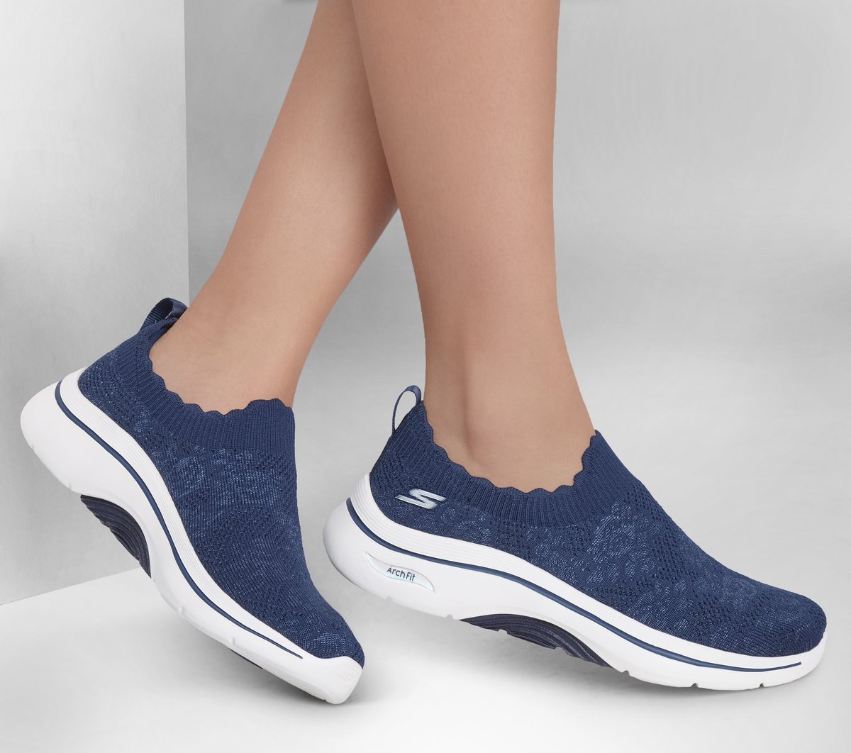 GO WALK Arch Fit 2.0 - Rosa Linda — NAVY / WHITE