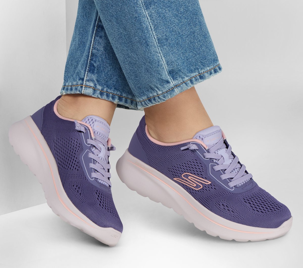 Relaxed Fit: GO WALK Arch Fit N-Joy