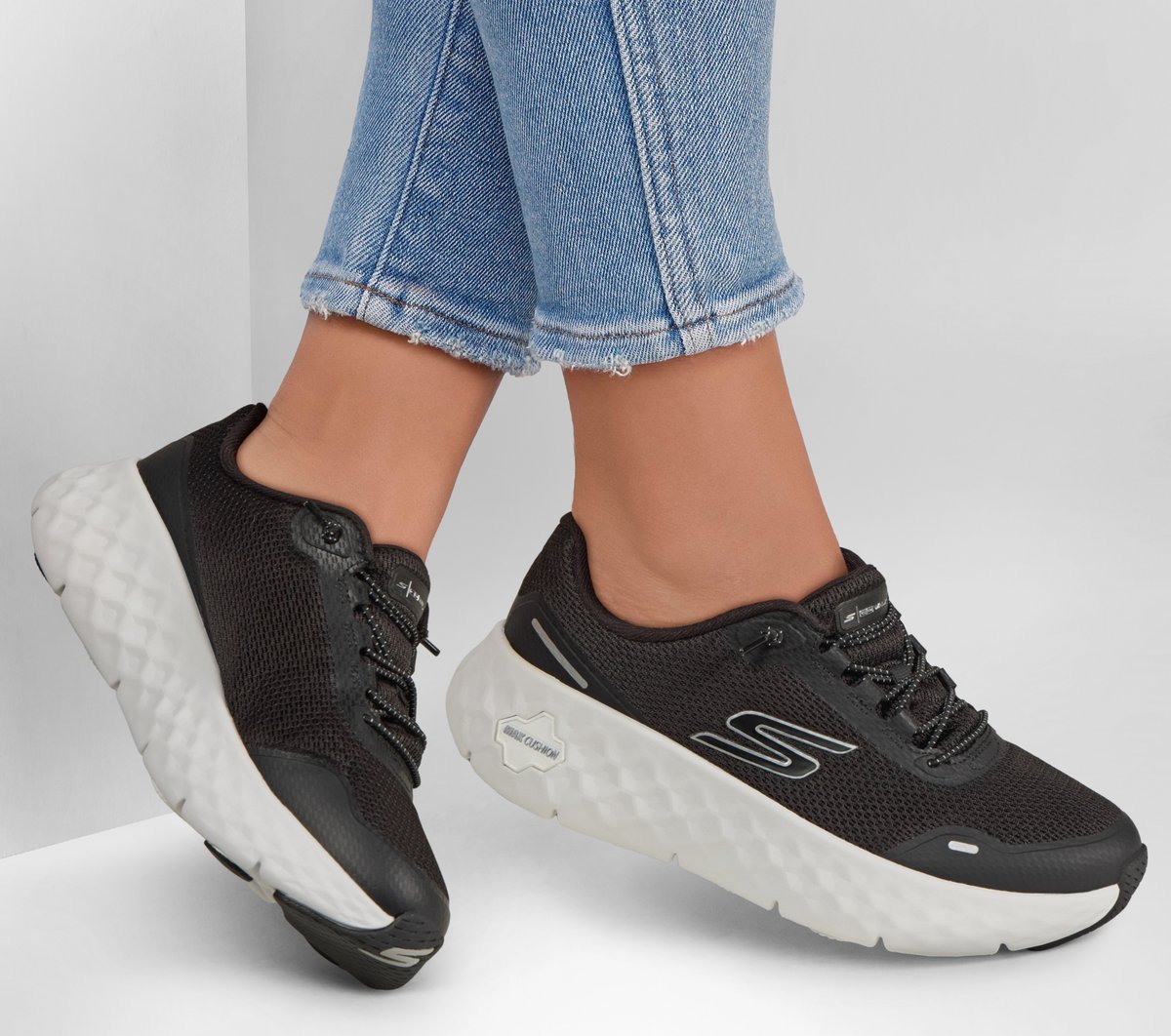GO WALK Max Cushioning Flex — BLACK / WHITE