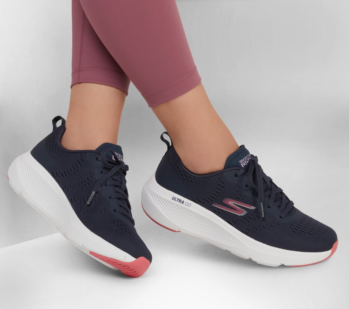 Skechers GO RUN Elevate — NAVY