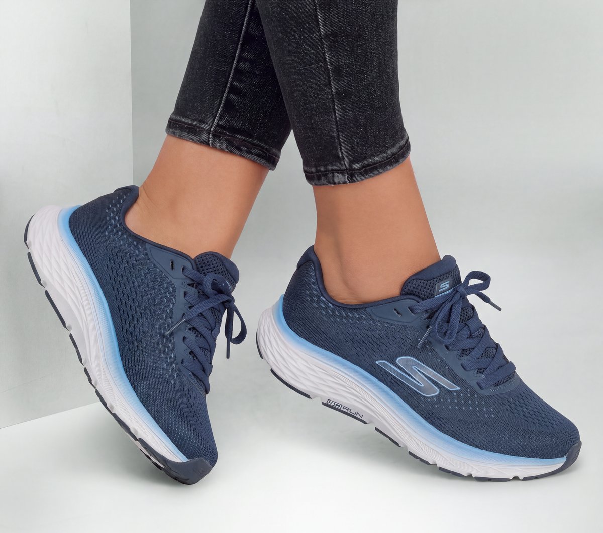 GO RUN Consistent 3 - Vivid Rush — NAVY / BLUE