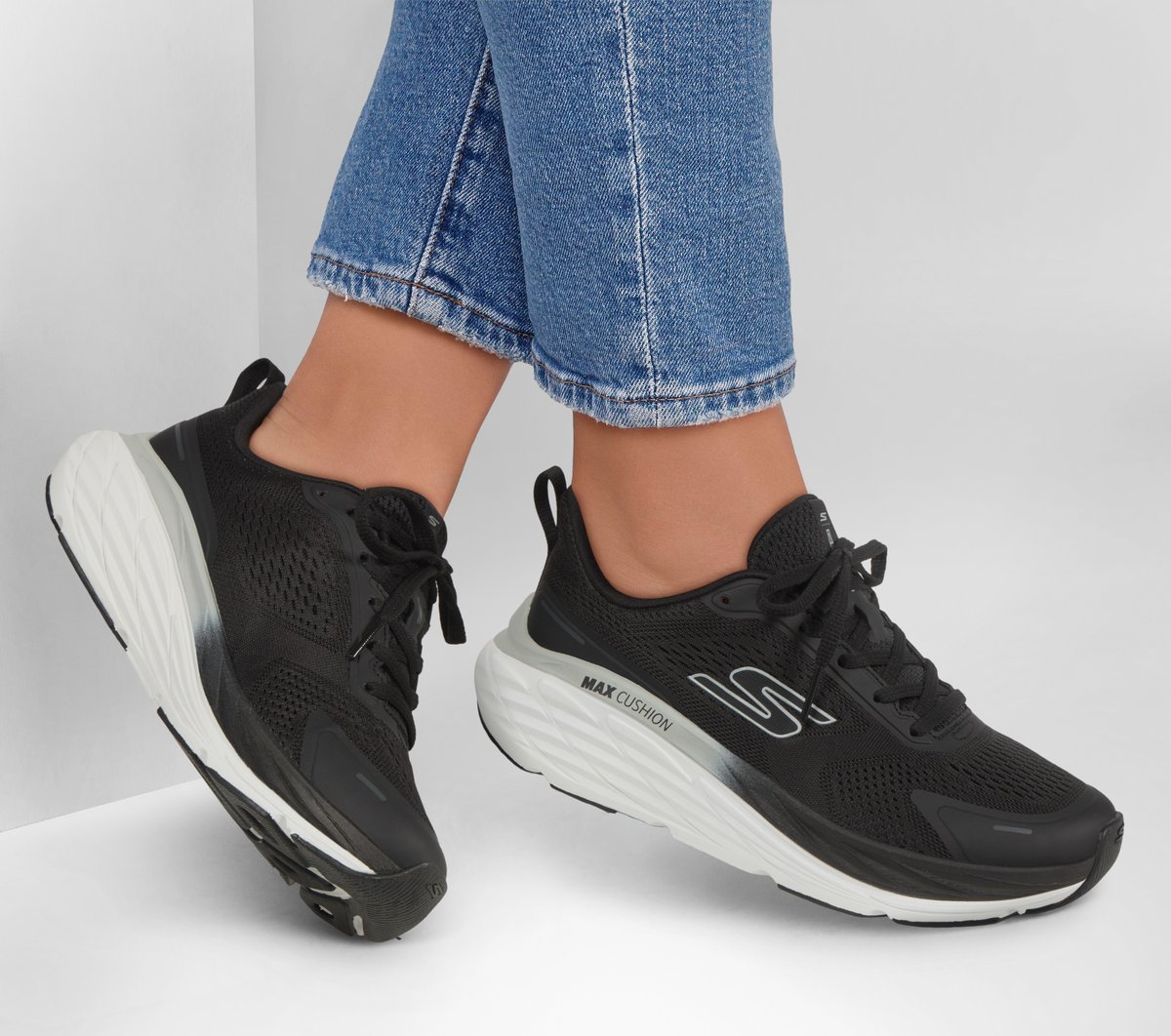 Max Cushioning Elite 3 — BLACK / WHITE