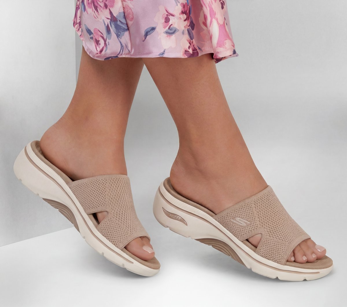 GO WALK Arch Fit 2.0 Sandal - Dakota — TAN