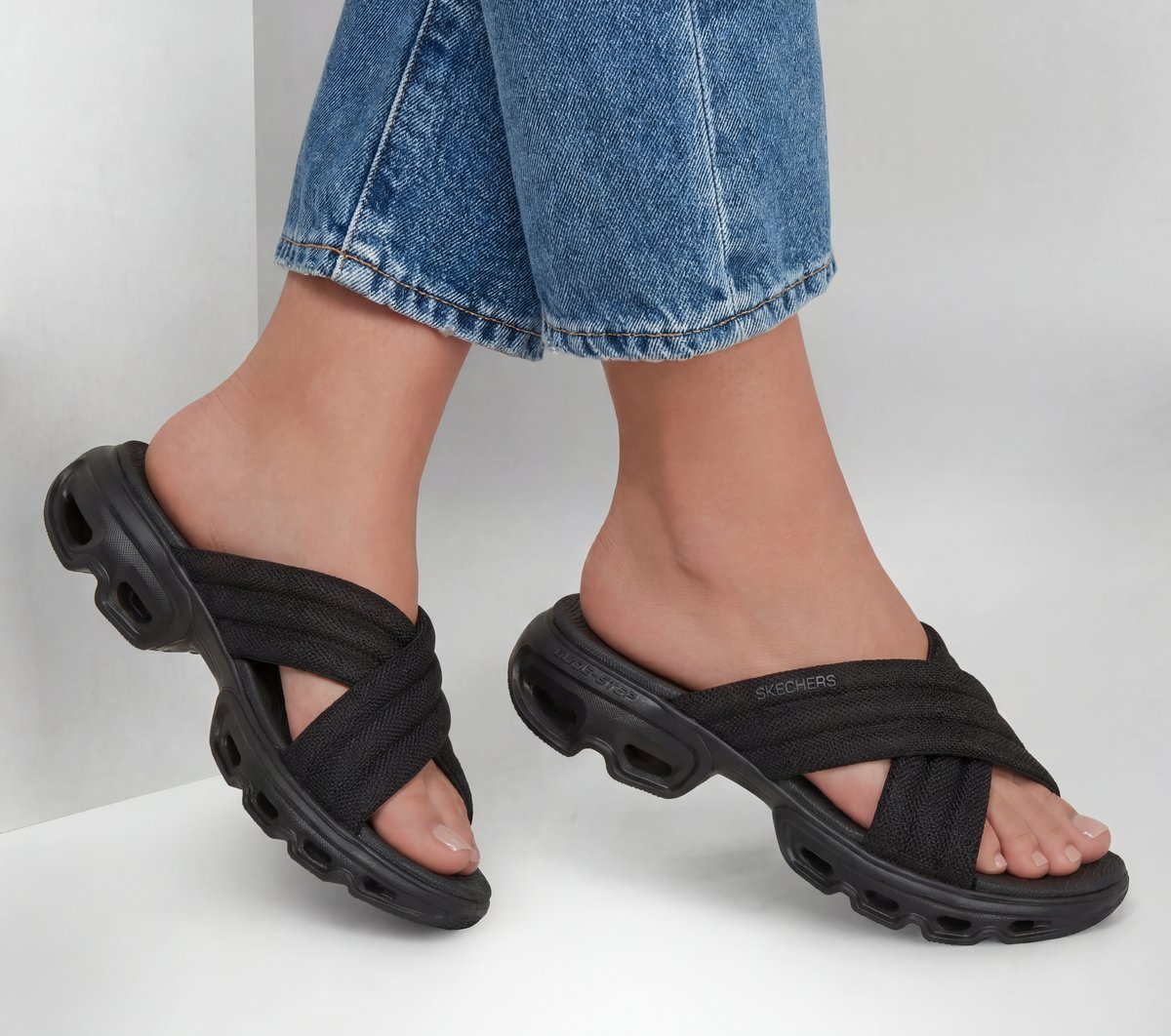 GO WALK Glide-Step Bliss Sandal - Danica — BLACK