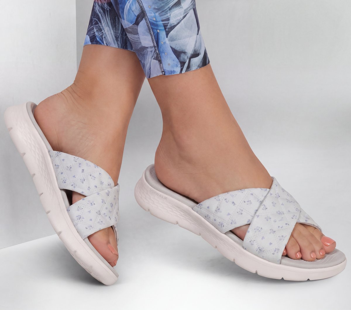 GO WALK Flex Sandal - Cozy Fit Blossom — LIGHT GRAY