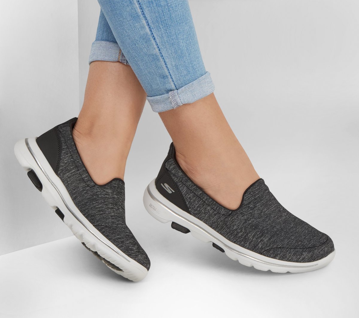 Skechers GOwalk 5 - Honor — BLACK / WHITE