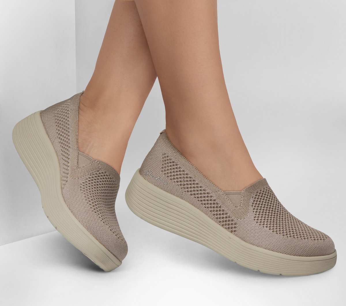 Relaxed Fit: Arch Fit Laguna - Adore Her — TAUPE