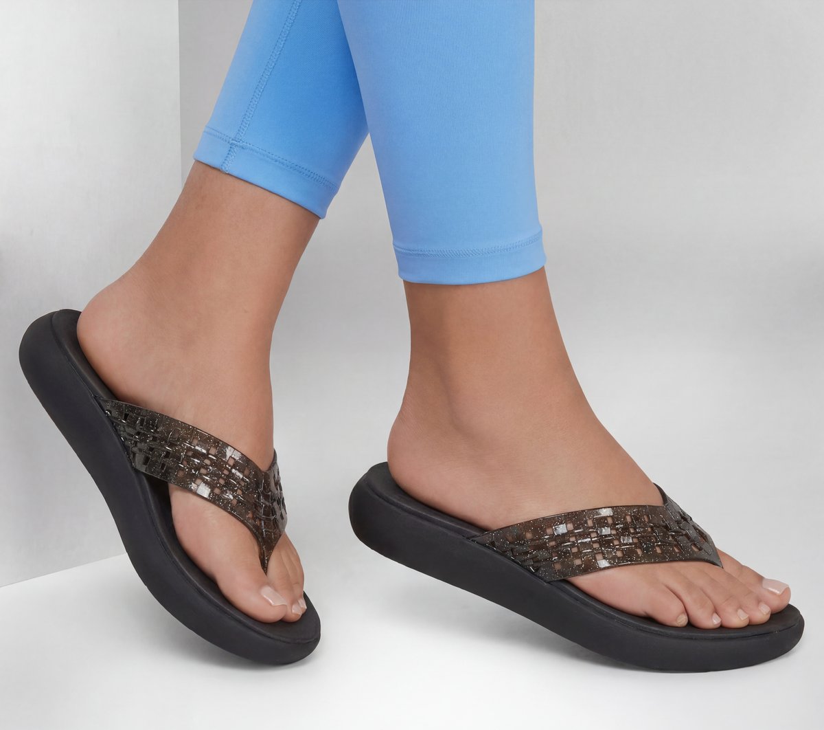Relaxed Fit: Asana Luxe - Shimmer Days — BLACK