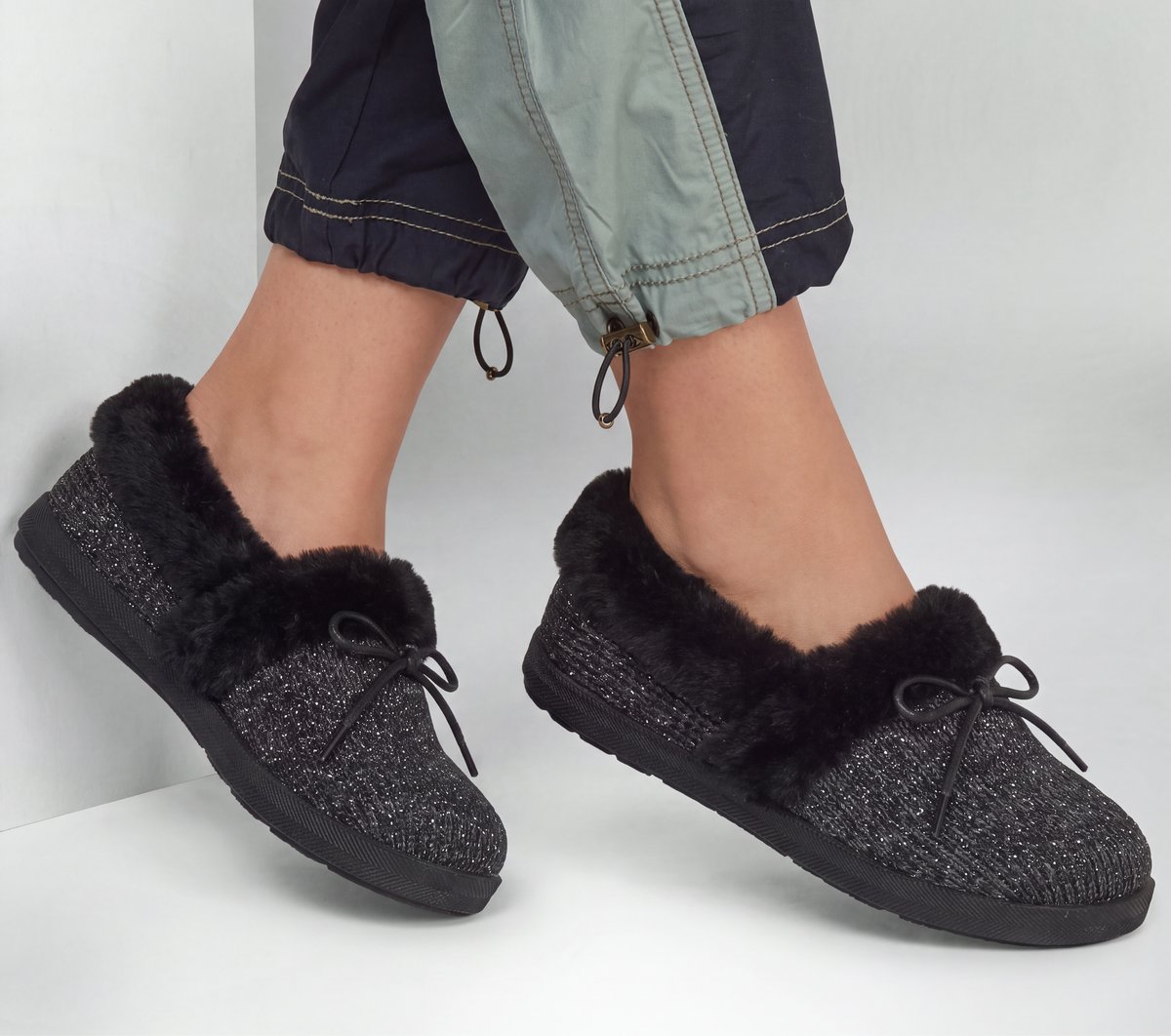 Relaxed Fit: Cozy Campfire - Campglow — BLACK