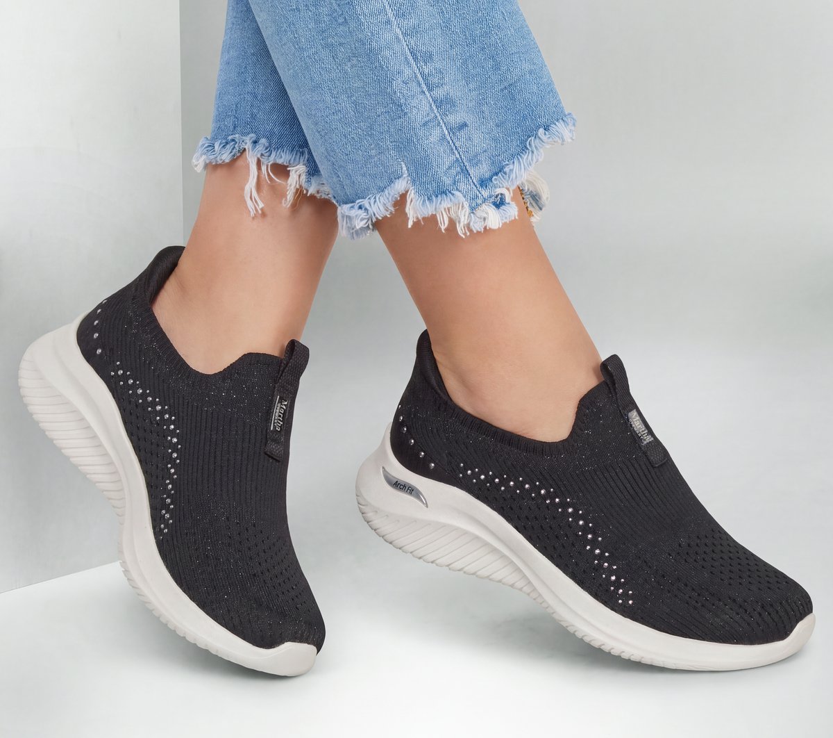 Skechers Slip-ins Martha Stewart: Arch Fit Ultra Flex 3.0 - Stellar — BLACK / WHITE