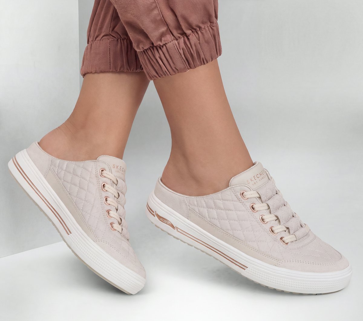 Arch Fit Arcade - Cozy Fit Snuggle Steps — OFF WHITE