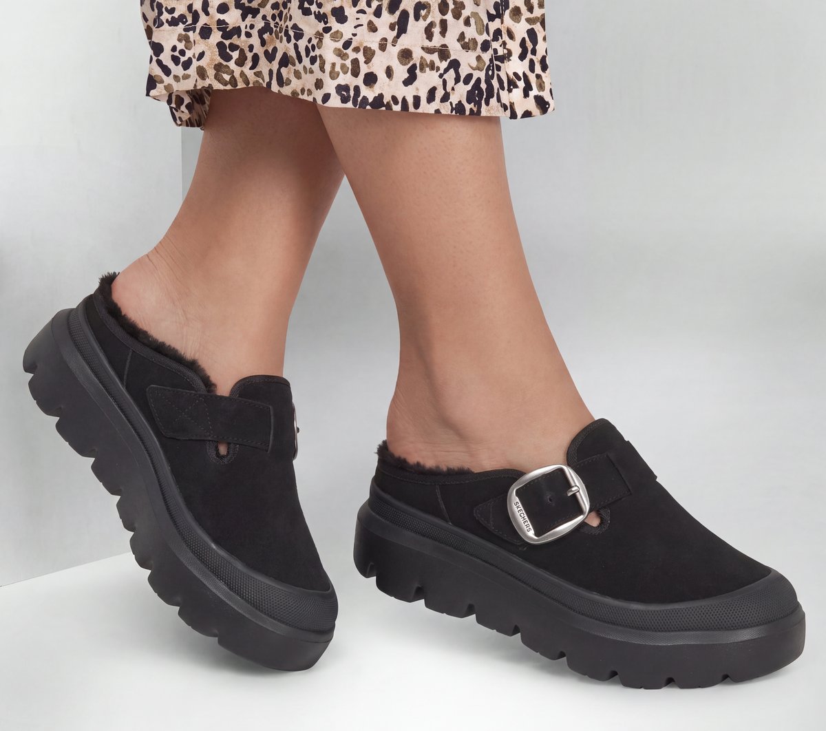 Relaxed Fit: Keepsakes St. — BLACK