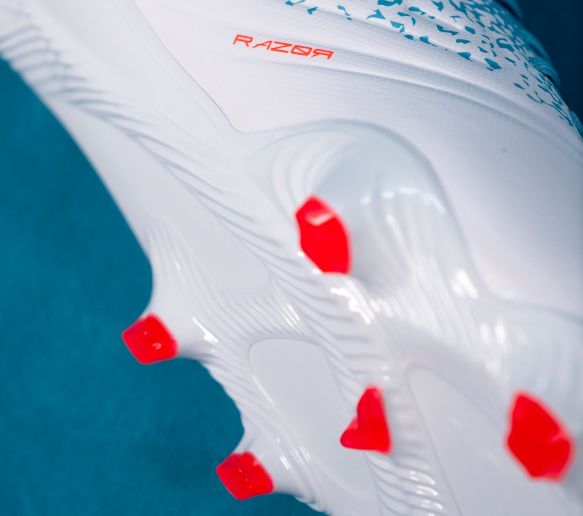 Skechers Razor 1.5 Academy FG — WHITE / TURQUOISE