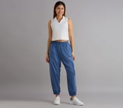 ACTIVE WOVEN JOGGER, WHITE/PERIWINKLE
