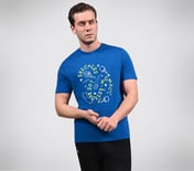 CORE VARSITY DOODLE TEE, BLACK/SILVER/ROYAL