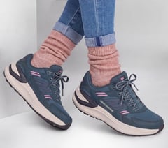 GO RUN Consistent Pro Trail — NAVY / PINK 2