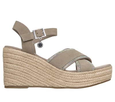 Martha Stewart: Iris - Modest Queen