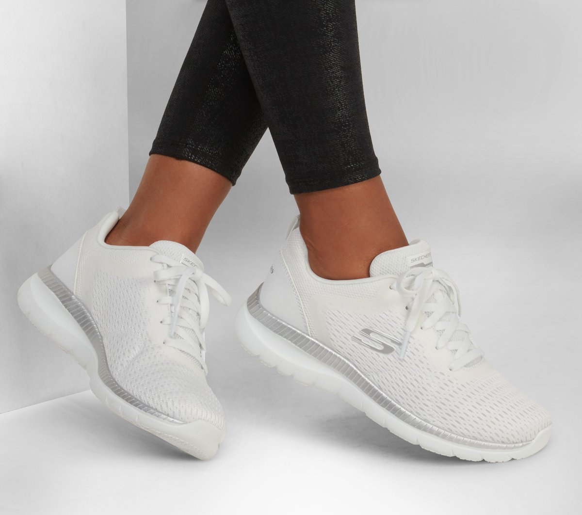 Skechers Bountiful - Quick Path Chaussures Moyen Width en Blanc/Argent, Vegan