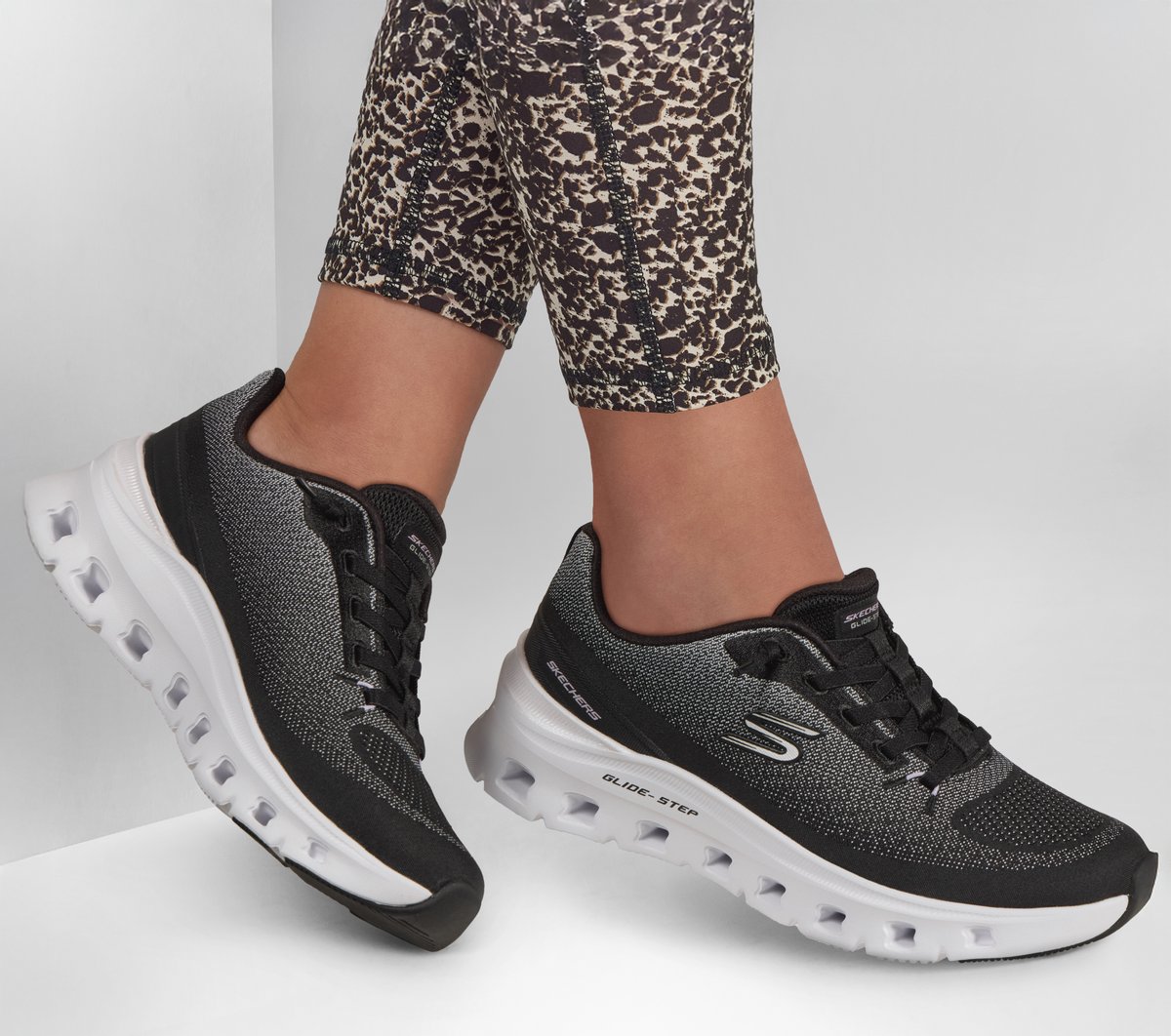 Skechers Glide-Step Pro - Soft Mirage Chaussures Moyen Width en Noir/Blanc, Vegan, Lavable en machine