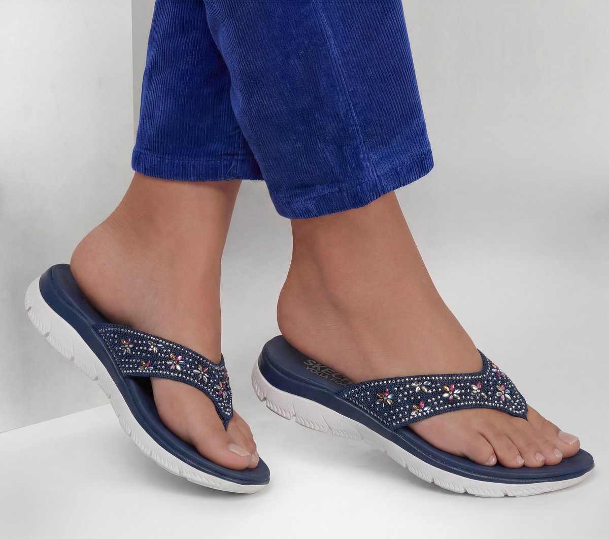 Summits Sandal - Blooming Bright — NAVY / MULTI
