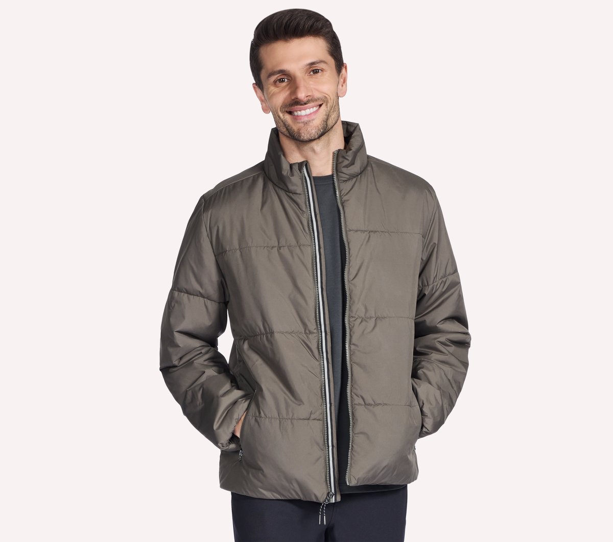 Skechers GO SHIELD Cozy Fit Traverse Down chaqueta en Marrón/Oliva, talla Media