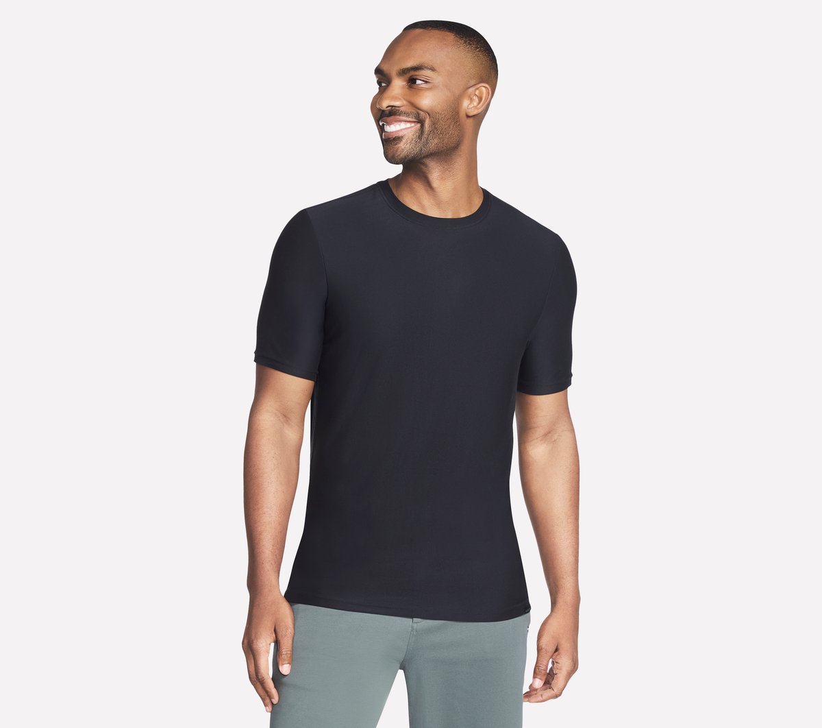 Skechers GO DRI All Day Solid camiseta en Negro, talla Pequeña