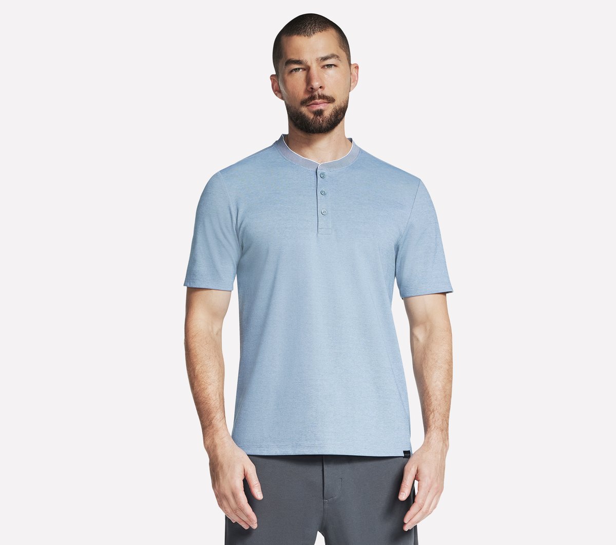 Skechers Off Duty pantalones cortos Sleeve Henley en Denim, talla Grande