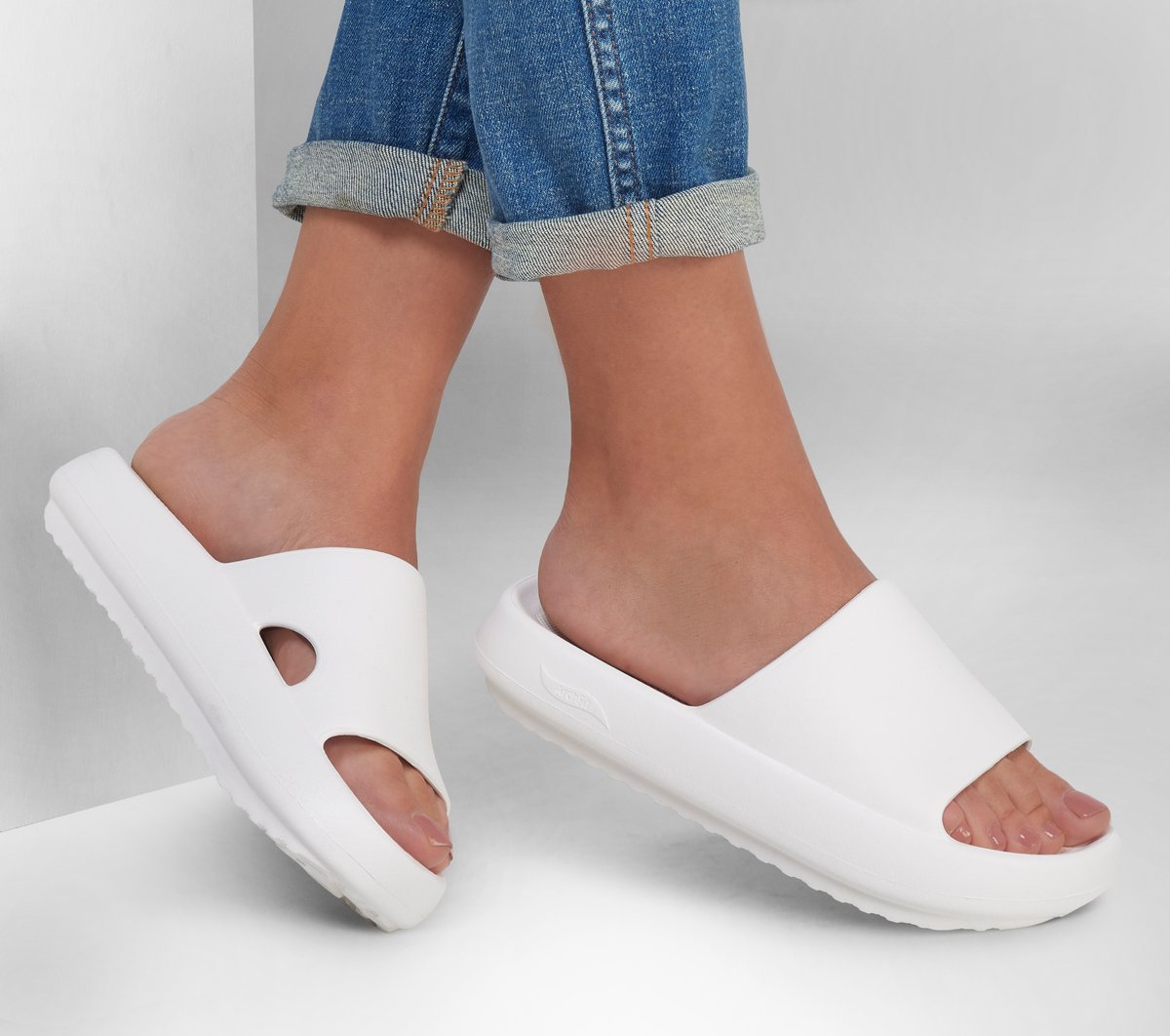 ◆SKECHERS◆ Women's Arch Fit Horizon SL0WSCEM042 Women's SKECHERS Foamies Arch Fit Horizon | Zappos.com