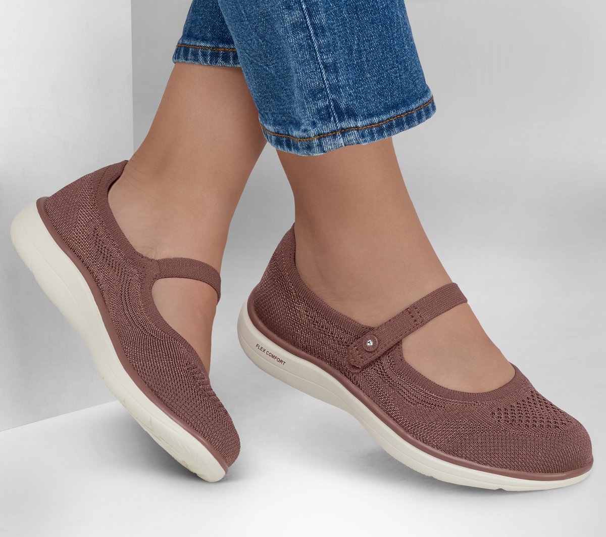 ローズマリー！ Skechers Summits Vegan Washable Knit Slip-On Sneaker -Sneak