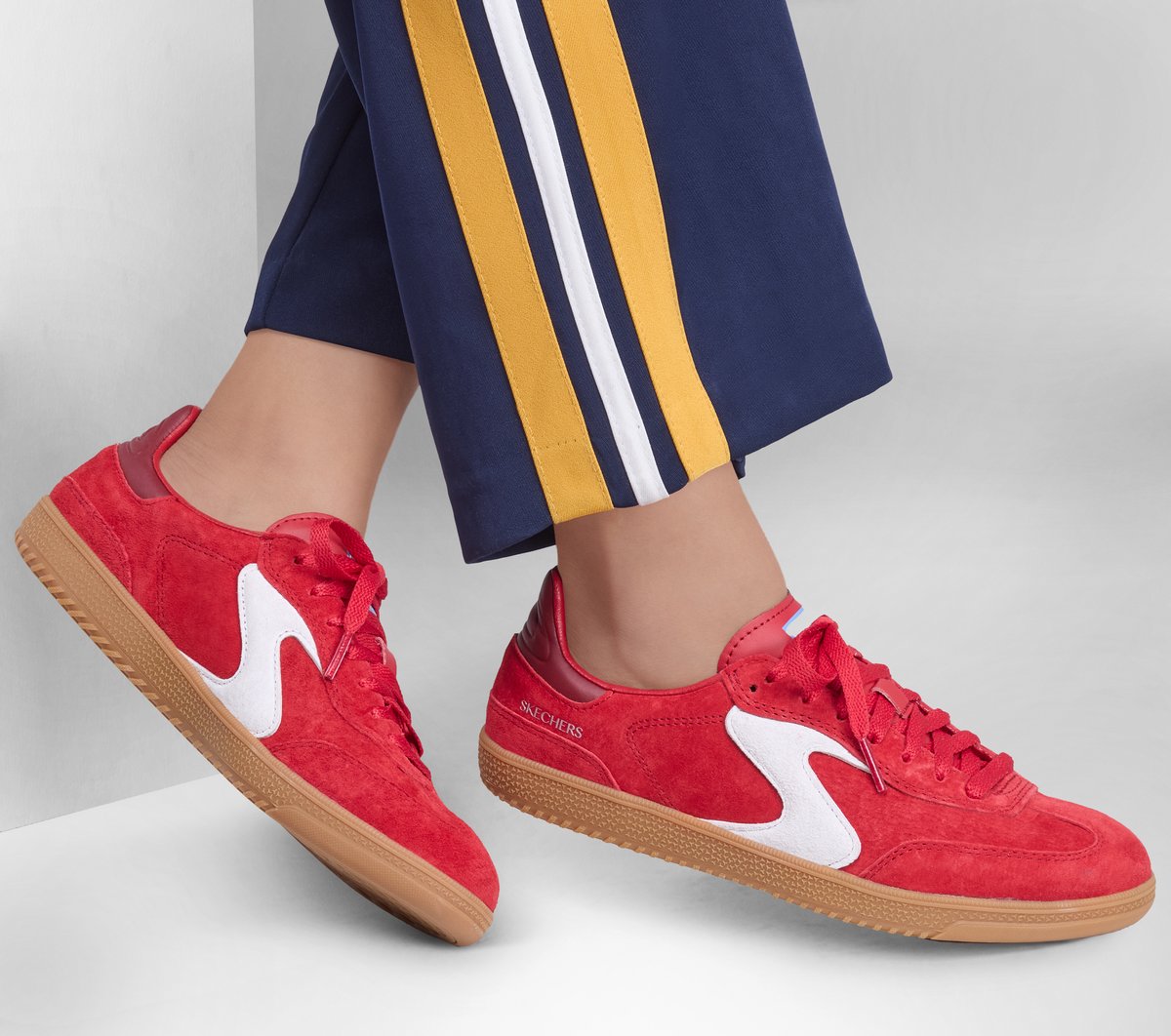 スケッチャーズ ホットショット - バーシティ クルー | SKECHERS JP