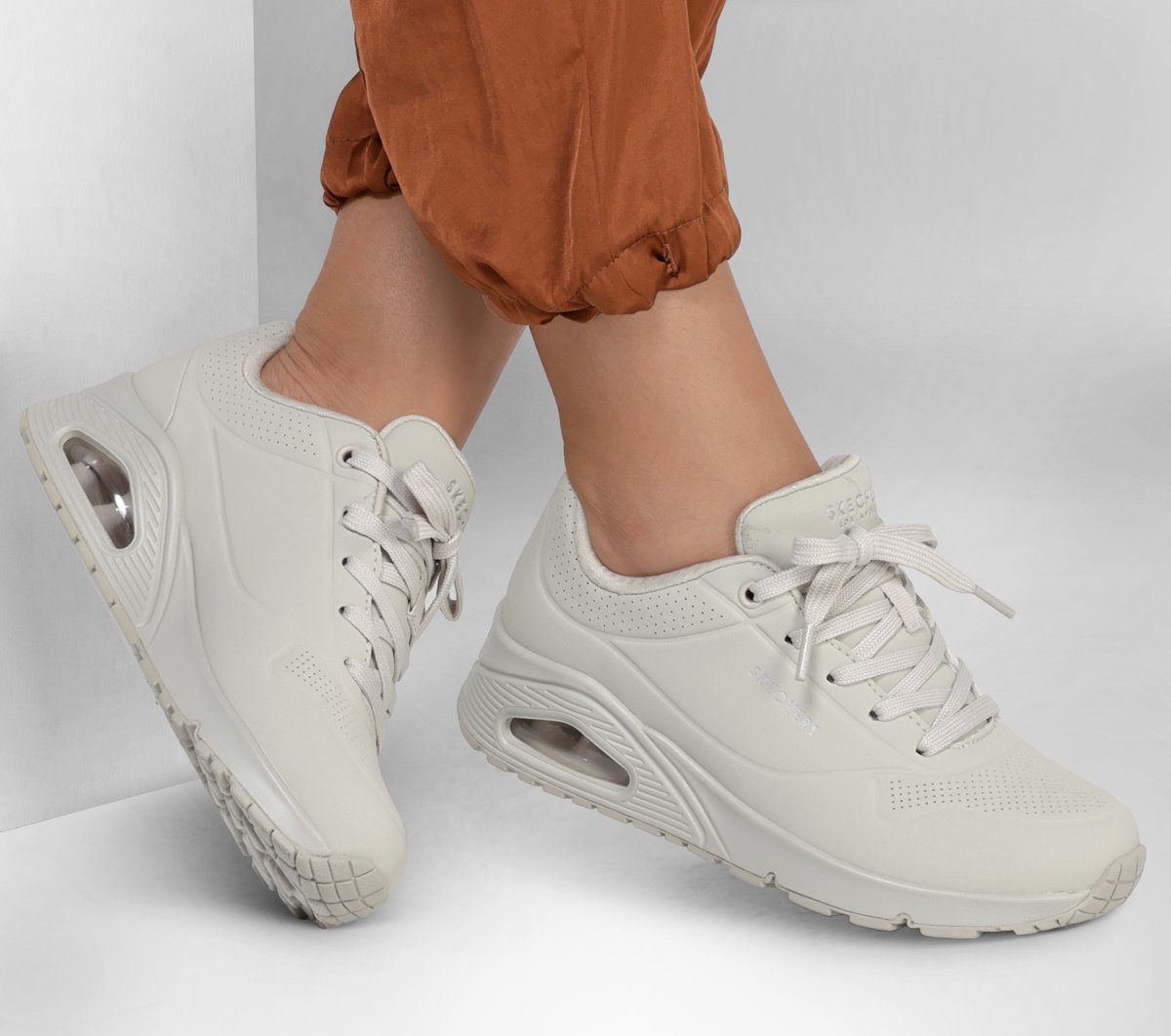 UNO - Stand on Air | SKECHERS JP